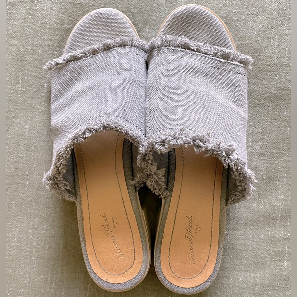 Universal Thread Sandals - Picture 3 of 5